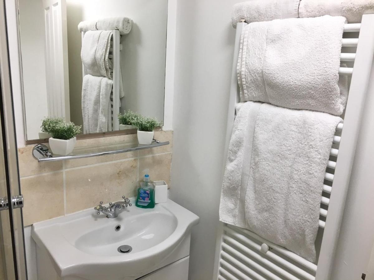 Spacious Ground Floor Studio Flat - Easy Access To Stansted Airport, London And Cambridge Daire Bishop's Stortford Dış mekan fotoğraf