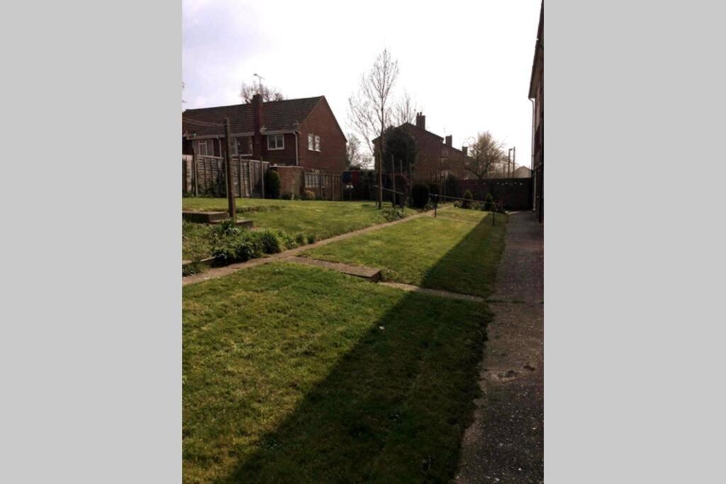 Spacious Ground Floor Studio Flat - Easy Access To Stansted Airport, London And Cambridge Daire Bishop's Stortford Dış mekan fotoğraf