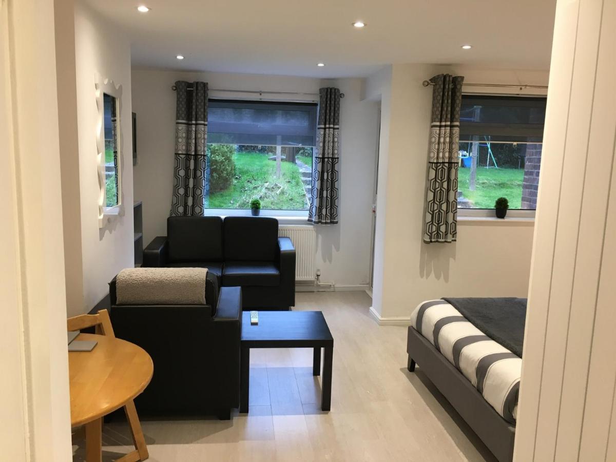 Spacious Ground Floor Studio Flat - Easy Access To Stansted Airport, London And Cambridge Daire Bishop's Stortford Dış mekan fotoğraf