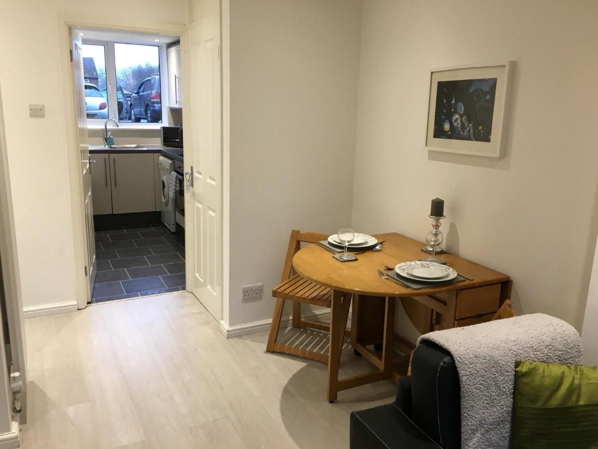 Spacious Ground Floor Studio Flat - Easy Access To Stansted Airport, London And Cambridge Daire Bishop's Stortford Dış mekan fotoğraf