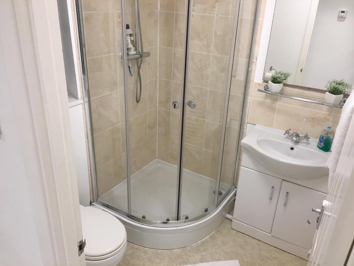 Spacious Ground Floor Studio Flat - Easy Access To Stansted Airport, London And Cambridge Daire Bishop's Stortford Dış mekan fotoğraf